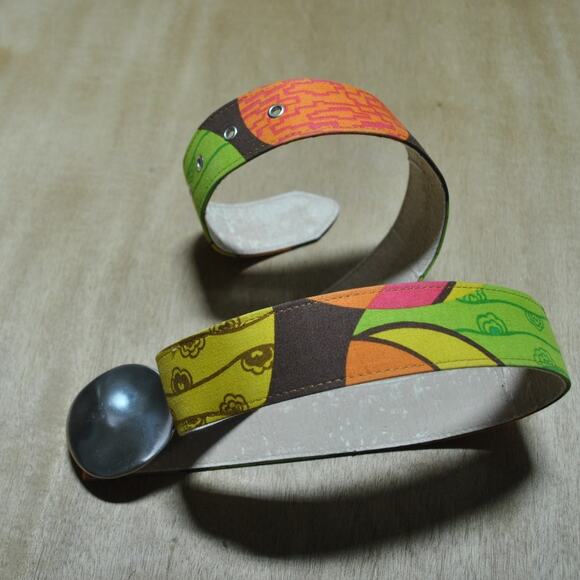 Laurie Weber Colorful Abstract Pattern Belt with Oval Silver-Tone Buckle Size 36 - Picture 2 of 4